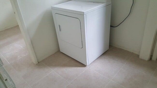 Building Photo - 1132 SW 3rd St