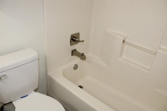 Building Photo - 1706 Caravan Trail
