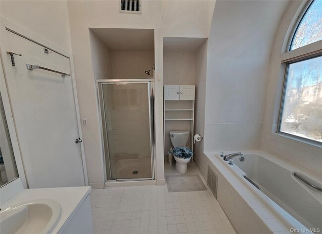 Building Photo - 220 Montauk Hwy