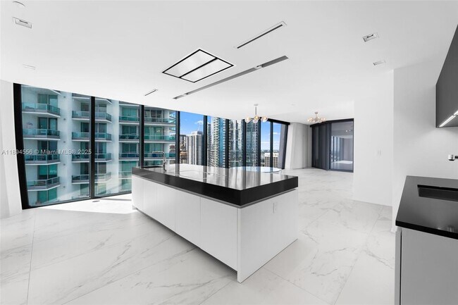 Building Photo - 1000 Biscayne Blvd