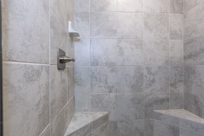 Building Photo - Elegant Townhome Living Near Herndon Conveniences