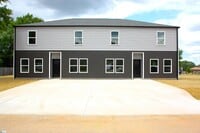 Building Photo - 402 Sierra Rd