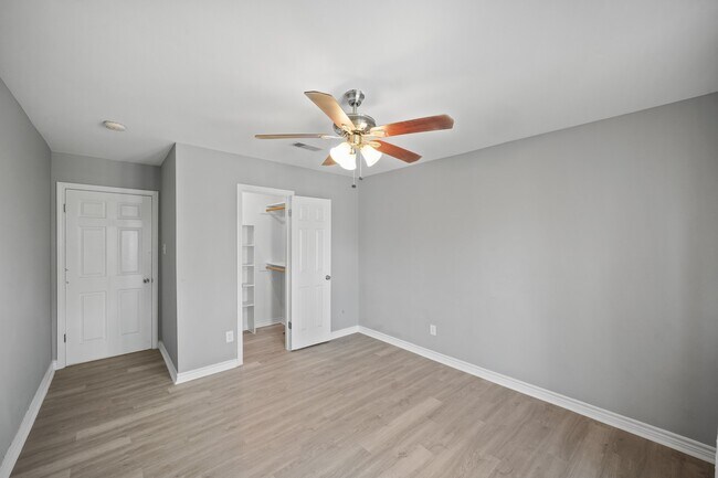 Building Photo - 6215 S Braeswood Blvd