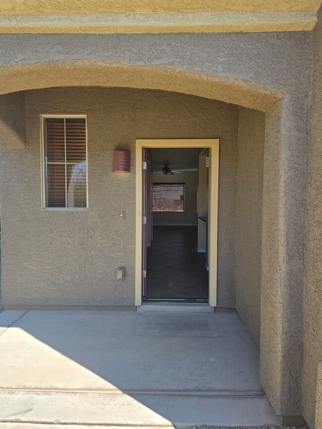 Building Photo - FREE RENT FOR OCTOBER AND $100 VISA GIFT C...