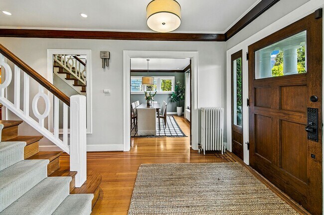 Building Photo - Capitol Hill View Home