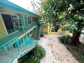 Building Photo - was808
