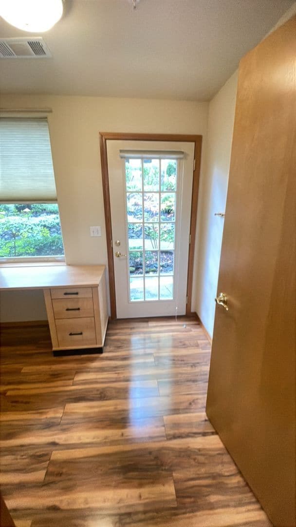 Building Photo - 1 Bedroom + Office/Craft Room, 1.5 bath Condo in Mountain Meadows Community!