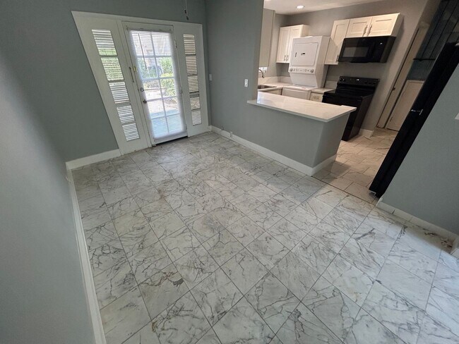Building Photo - SPACIOUS 2 BEDROOM TOWNHOME IN LAS VEGAS COUNTRY CLUB