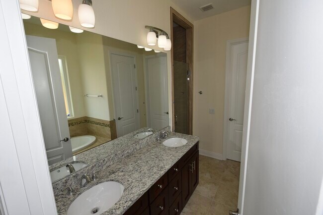 Master Bathroom - 12120 Lyndell Plantation Dr
