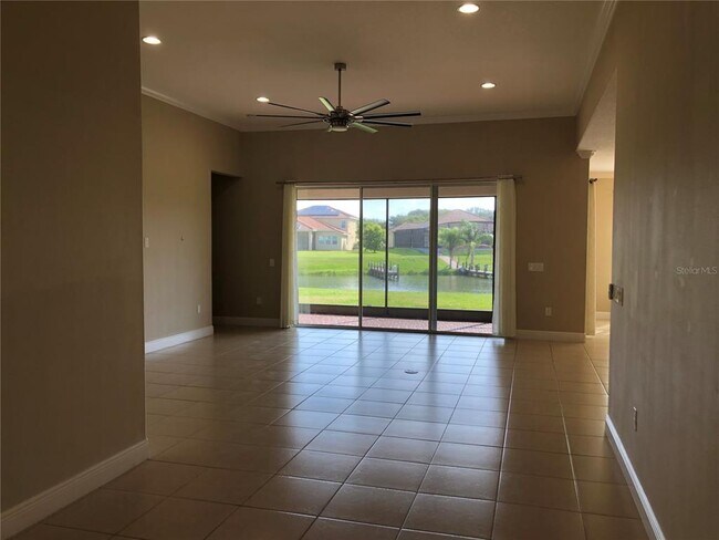 Building Photo - 3905 Redfin Pl