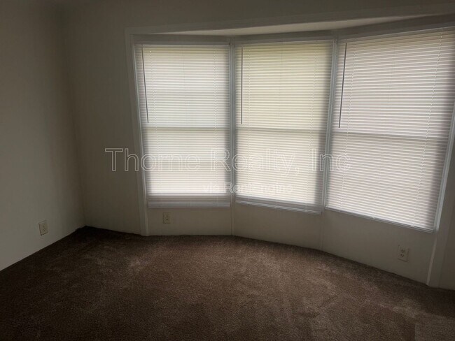 Building Photo - 162 Matts Ln