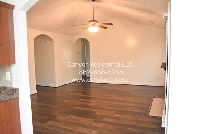 Building Photo - Charming 3-Bedroom Home