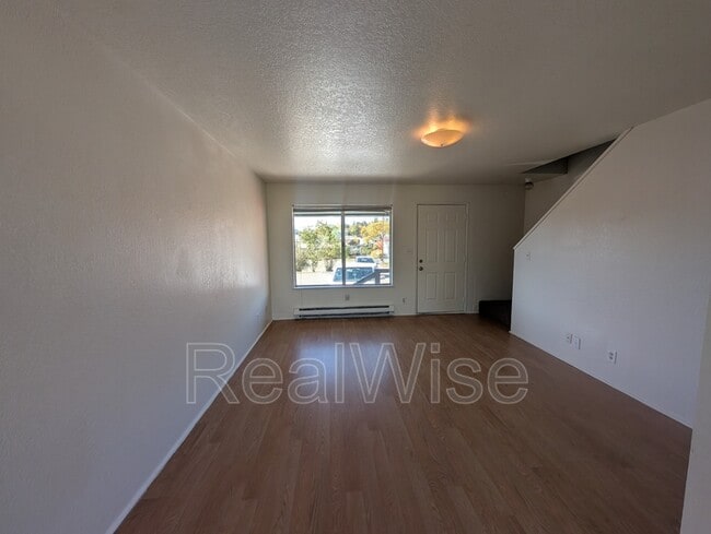 Building Photo - 275 Rose Ave