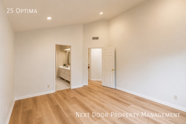 Building Photo - 25 Optima-