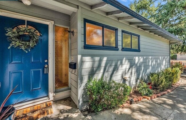 Building Photo - Sun-Filled Single-Story Home with Private Yard in Prime Walnut Creek Location