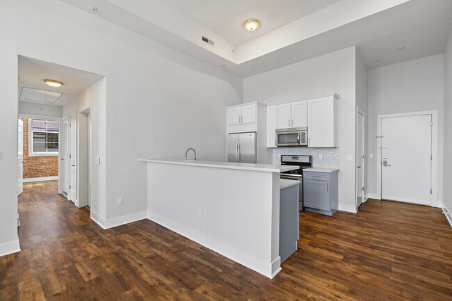 Building Photo - 6200 Hudson Ave