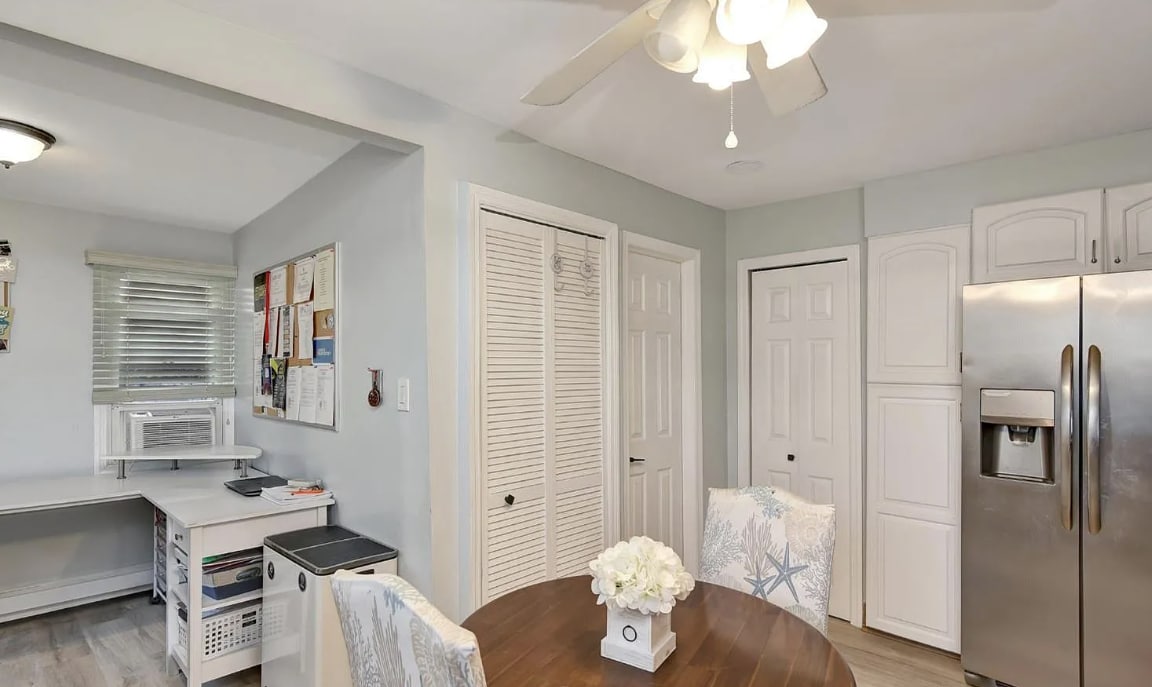 Building Photo - 239 Shoreland Cir