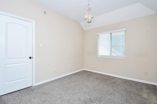 Building Photo - 21915 Stockbridge Ln