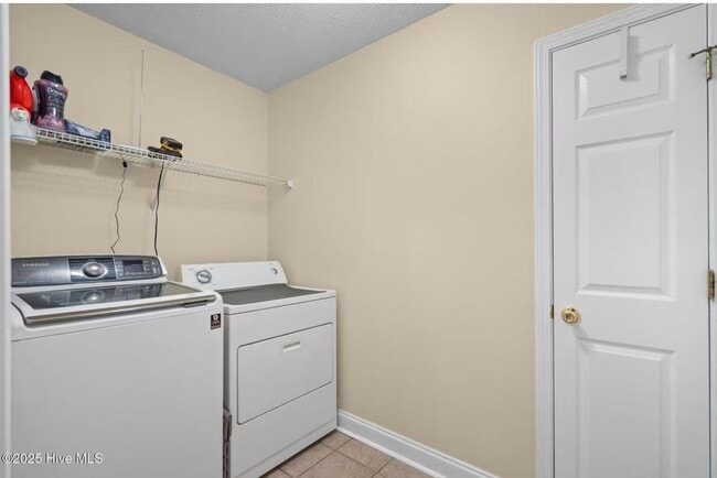 Building Photo - 10024 Birch Pl