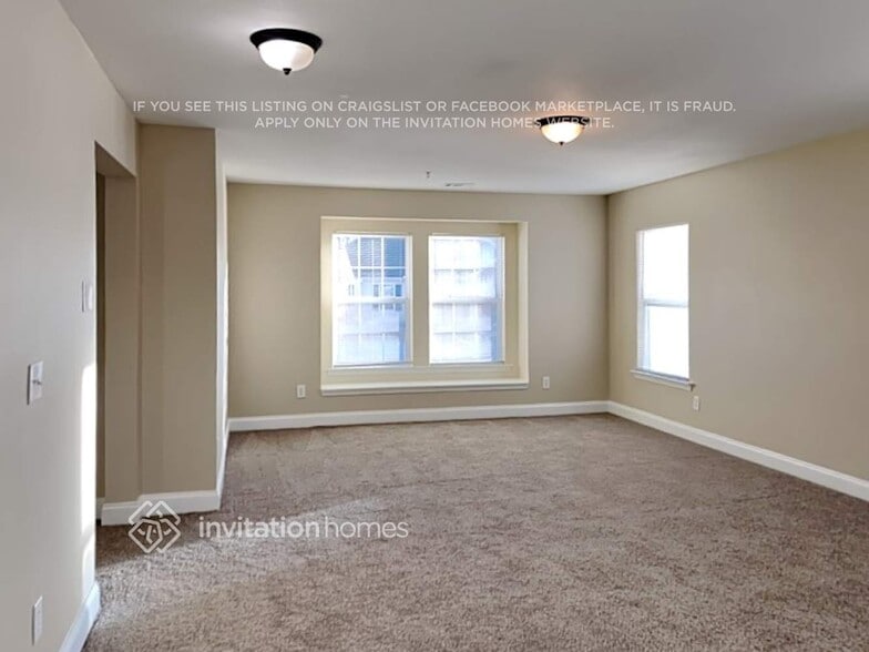 Building Photo - 380 Roseglen Dr NW