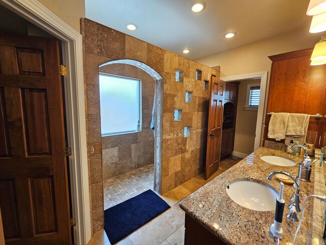 Building Photo - 311 Desert Sun Ct