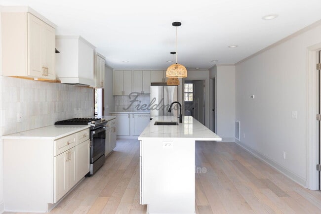 Building Photo - 414 Birnie St