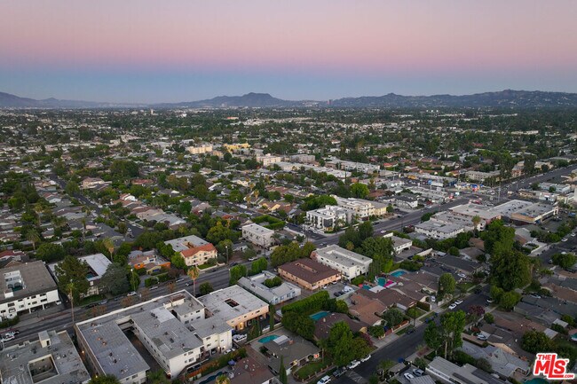 Building Photo - 6932 Mammoth Ave