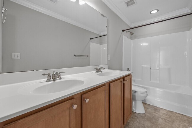 Building Photo - 1060 Fairway Ln