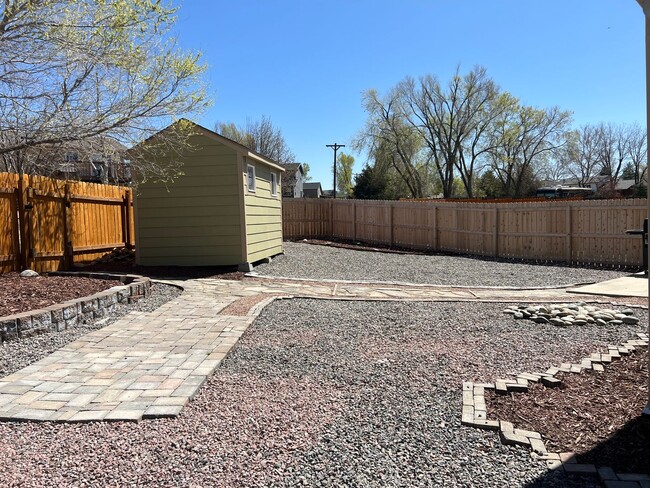 Building Photo - Close to Ft. Carson! 3 bed, 2 bath, 2 car ...