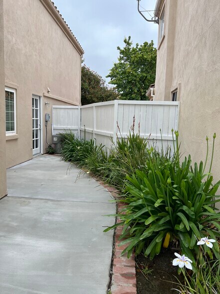 Building Photo - 4344 Willow Glen St