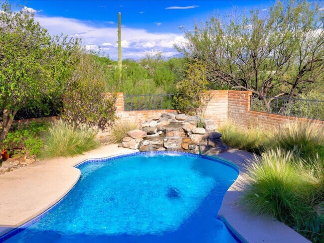 Building Photo - Enjoy stunning Catalina Mountain views fro...