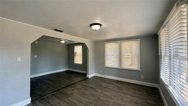 Building Photo - 508 N Finley Ave