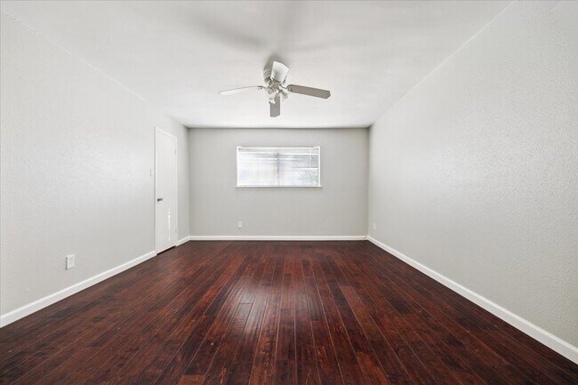Building Photo - 3809 Wakeforest St