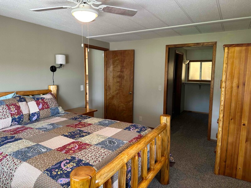 Building Photo - 712 SE Railroad Ave