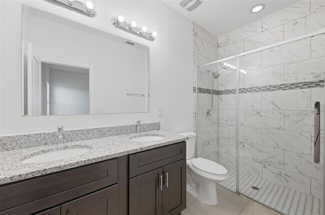 Building Photo - 304 Begonia Ct