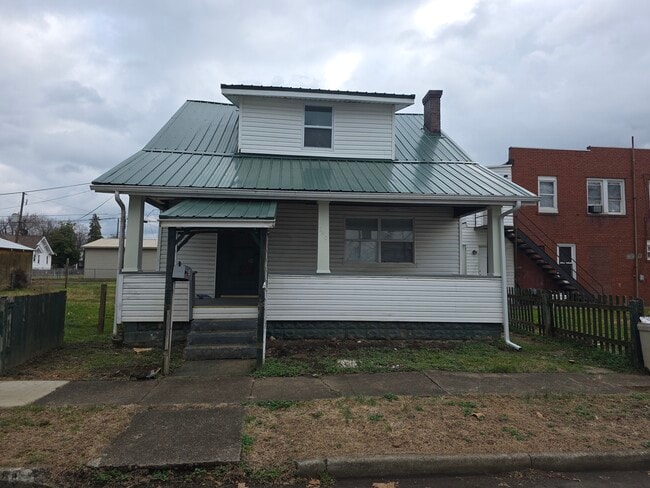 Building Photo - 240 Marshall St