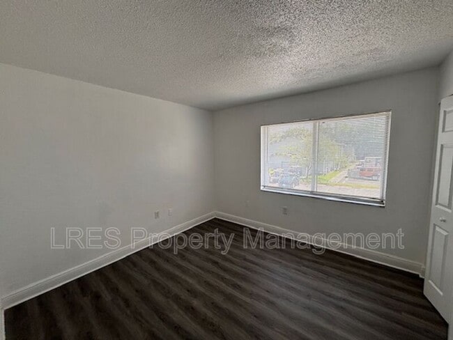 Building Photo - 4725 S Texas Ave