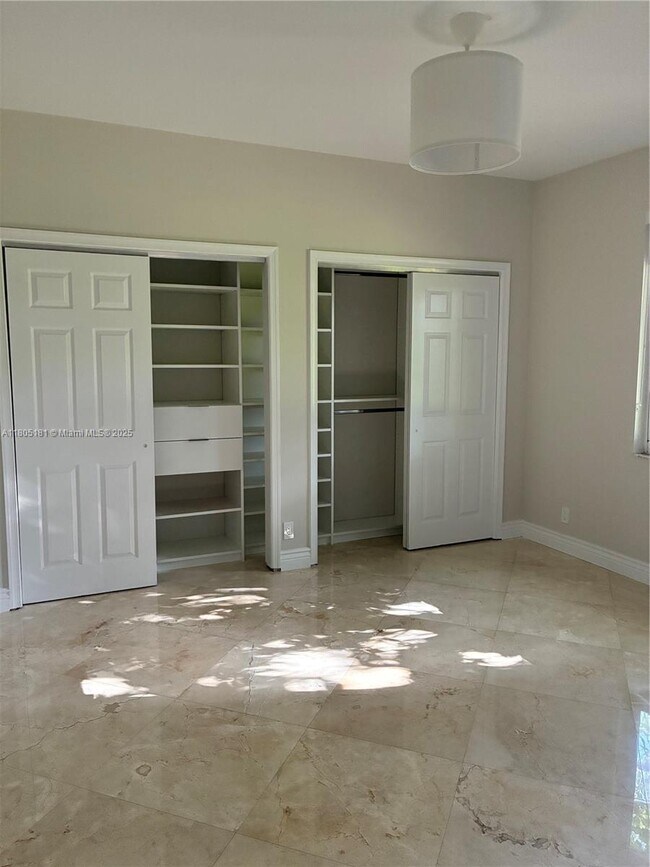Building Photo - 384 Coconut Cir