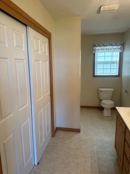 Building Photo - 2156 Hollow Rd