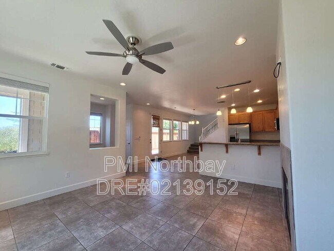 Building Photo - 481 Lexington Dr
