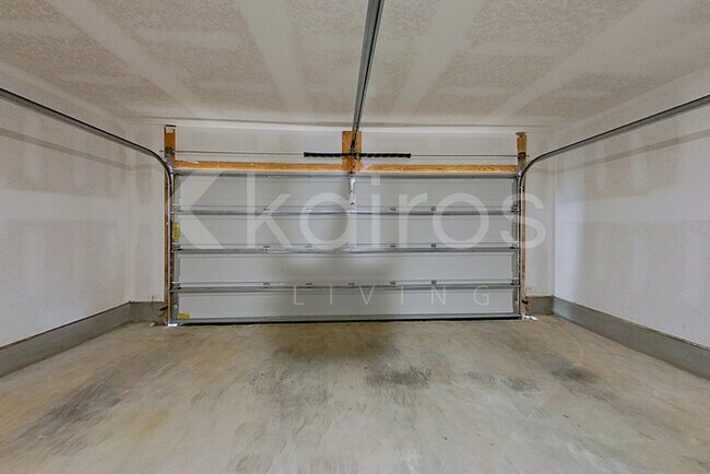 Building Photo - 160 Swallowtail Ln