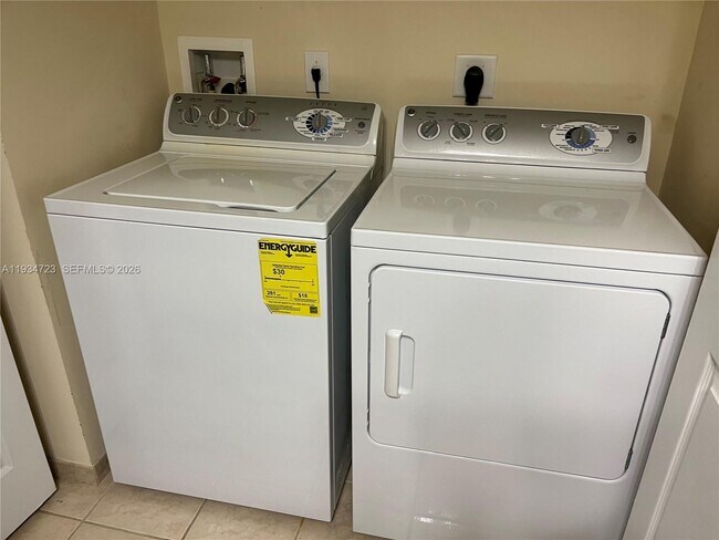 Building Photo - 3500 Oaks Clubhouse Dr