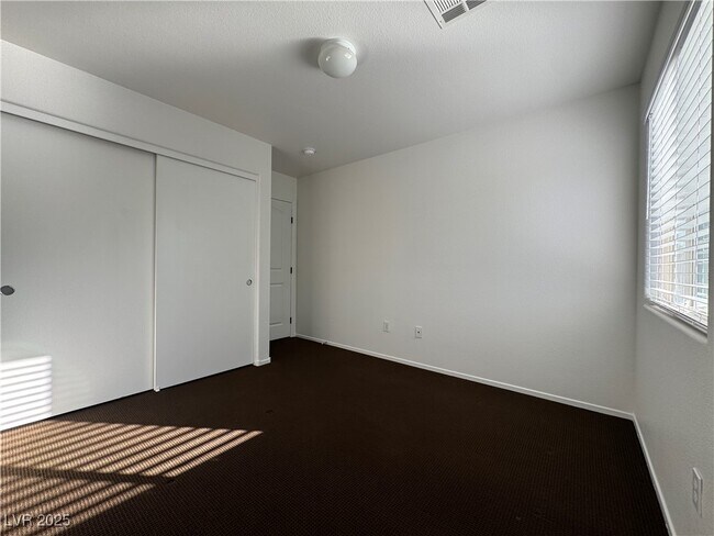 Building Photo - 9501 Ironsend St