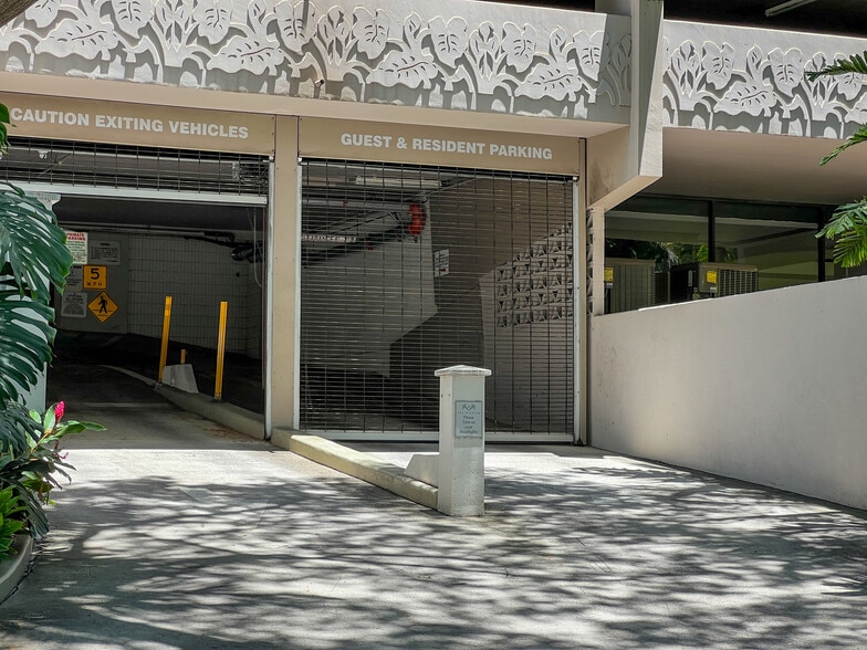 Building Photo - 343 Hobron Ln