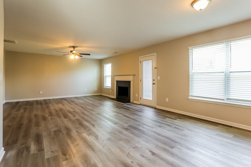 Building Photo - 3051 Berthas Overlook