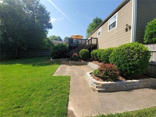 Building Photo - 10475 Willow Meadow Cir