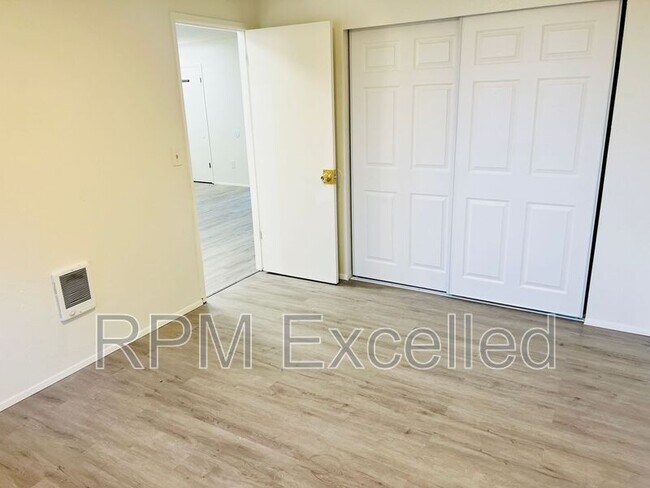 Building Photo - 16006 34th Ave S