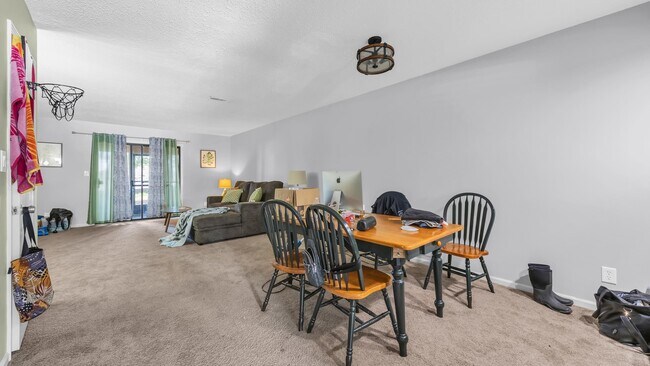 Building Photo - 414 Garden Dr