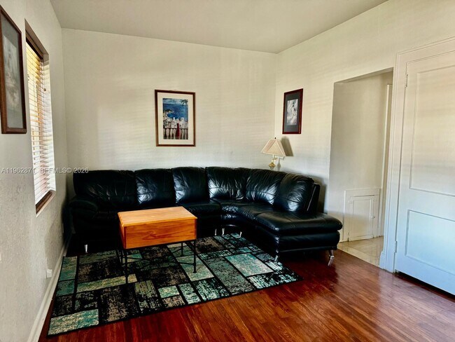 Building Photo - 1800 Fillmore St