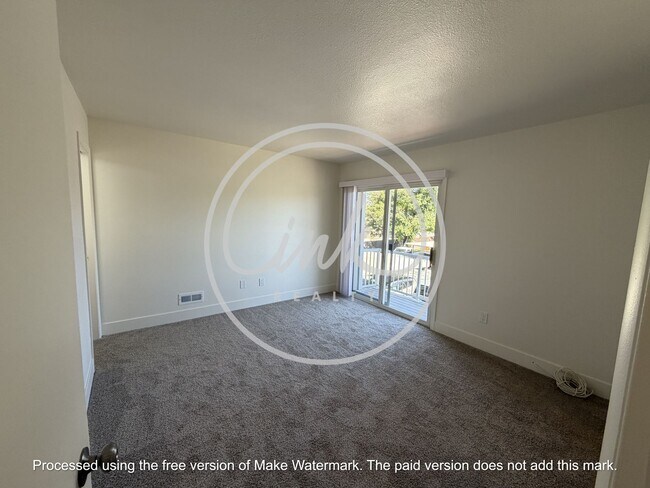 Building Photo - Newly Renovated 3 Bedroom Townhome